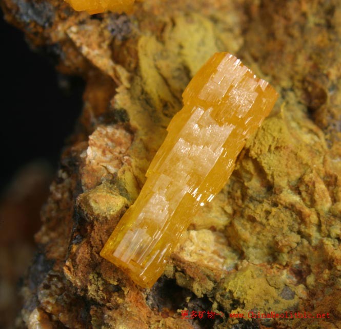 砷铅矿-mimetite-矿物图片-矿物百科-中国新石器 矿物晶体-矿物标本