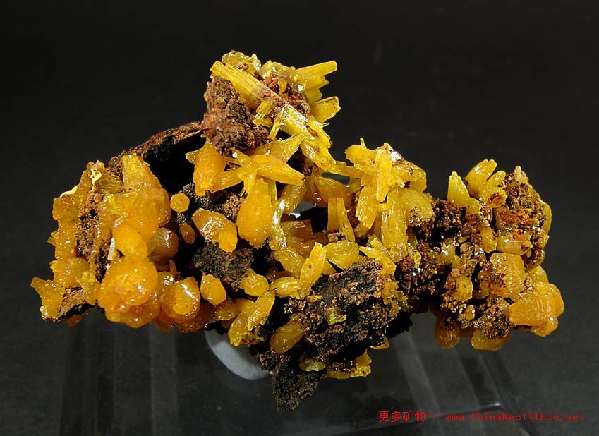 砷铅矿-mimetite-矿物图片-矿物百科-中国新石器 矿物晶体-矿物标本