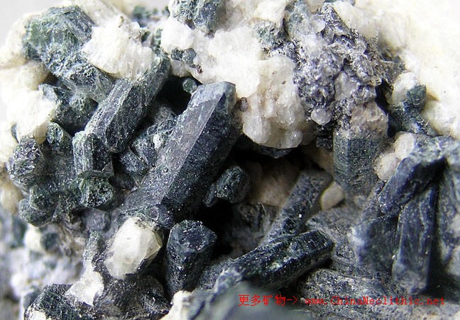 >> 矿物图片 >> 普通辉石-augite