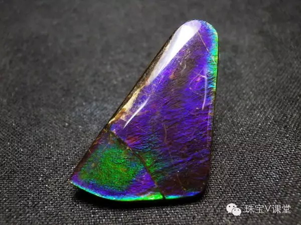 斑彩石Ammolite最具魔幻色彩的化石