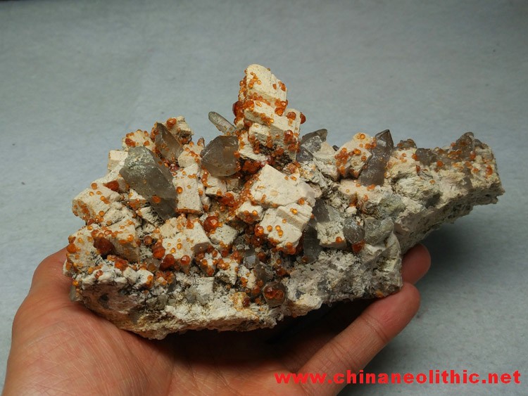 锰铝石榴石芬达石、茶色水晶、长石共生矿物标本原石原矿,石榴石,长石,水晶