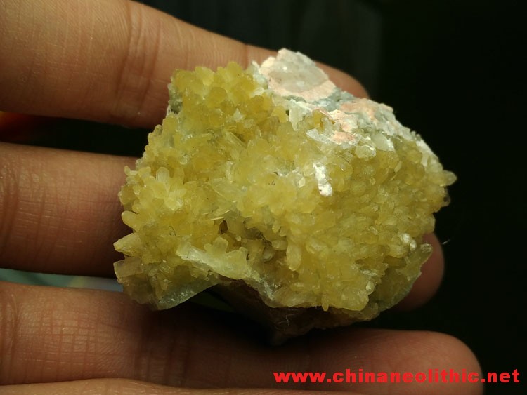 长石上长满金黄色辉沸石共生矿物晶体标本宝石原石原矿,辉沸石,长石