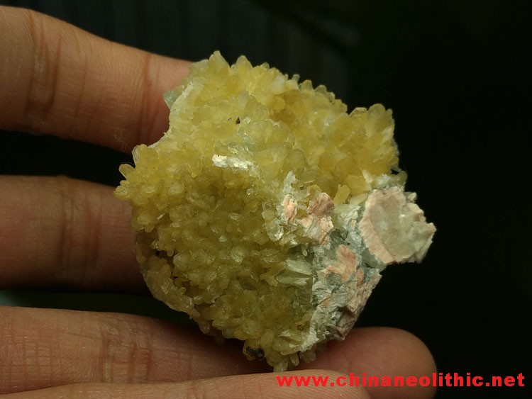 长石上长满金黄色辉沸石共生矿物晶体标本宝石原石原矿,辉沸石,长石