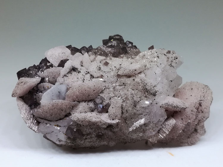 无根浮生八面体白钨矿和白云石、水晶共生矿物晶体标本原石原矿,白钨,水晶,白云石