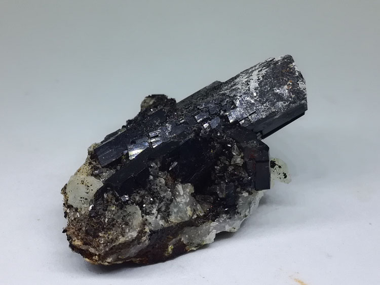 硅铁灰石和葡萄石、水晶共生矿物晶体标本宝石原石原矿,硅铁灰石,葡萄石