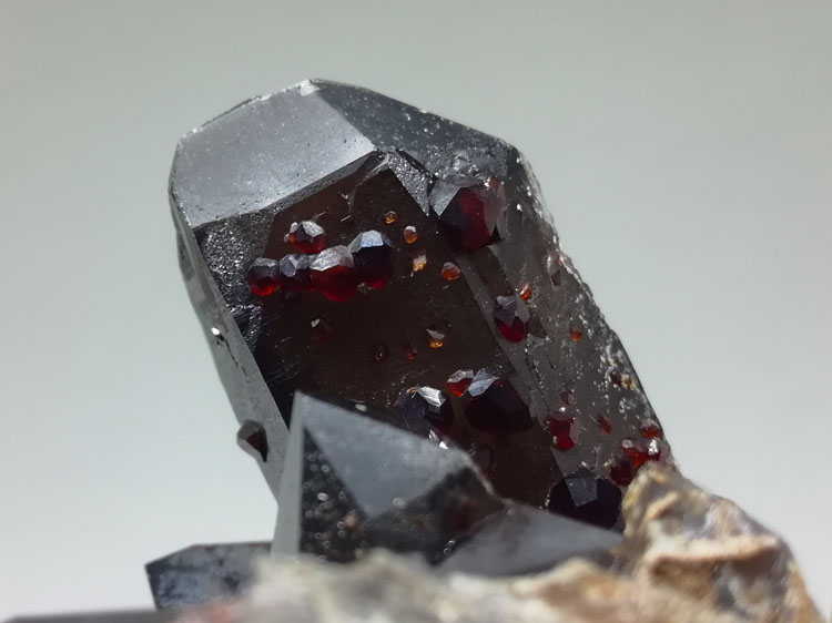 酒红色锰铝石榴石和茶色水晶共生矿物晶体标本宝石原石原矿观赏奇石,石榴石,水晶