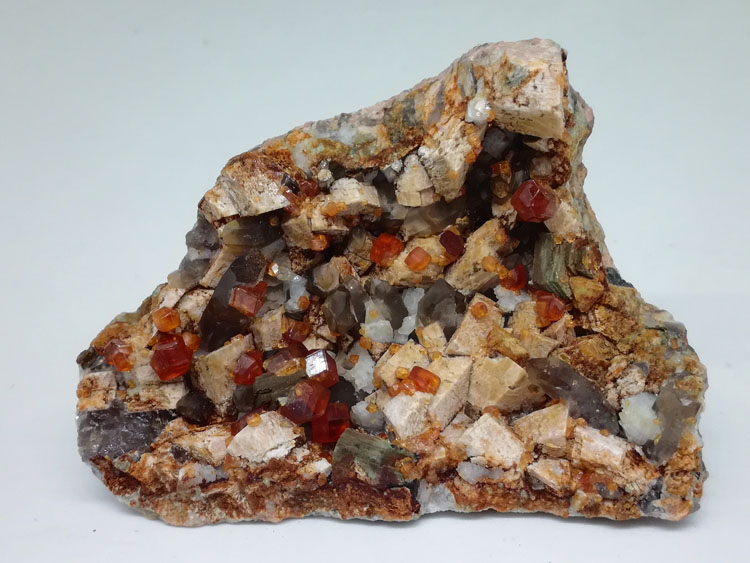 大晶体宝石级锰铝石榴石芬达石和水晶矿物晶体标本原石原矿原料观赏石,石榴石,长石,水晶