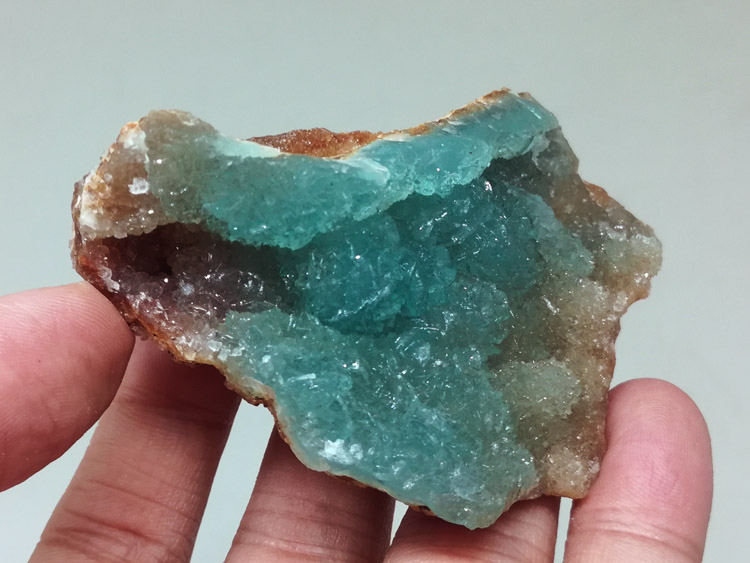 蓝色异极矿宝石和水晶共生矿物晶体标本原石,异极矿