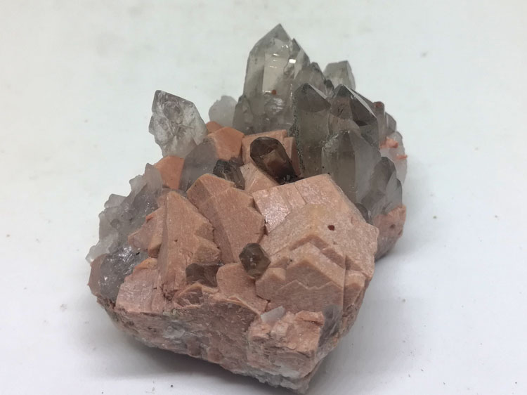 粉红色钾长石和水晶石榴石共生矿物晶体标本原石原矿,石榴石,水晶,长石