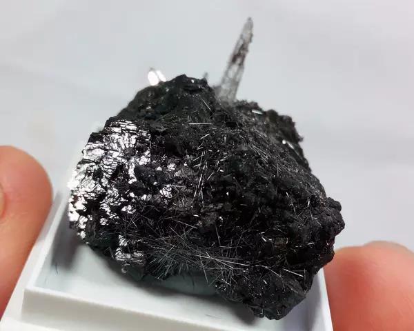 纤锌矿、脆硫锑铅矿、水晶