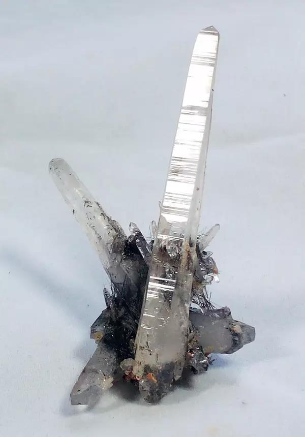脆硫锑铅矿、水晶包裹硫锑铅矿