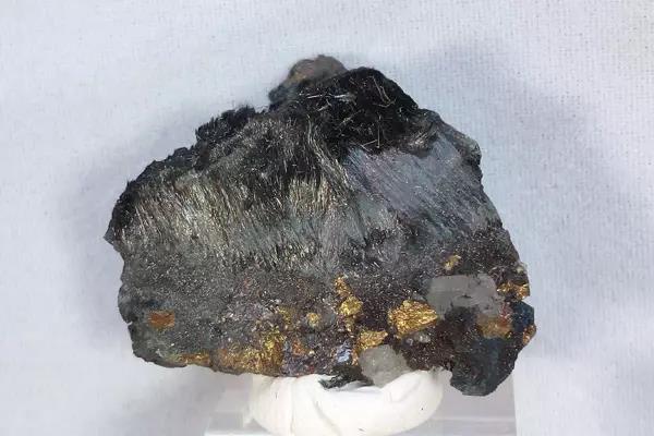 硫锑铅矿、黄铜矿
