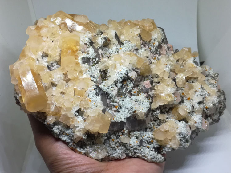 金黄色柱状方解石和菱沸石、水晶共生矿物晶体标本宝石原石原矿,方解,菱沸石,水晶,长石