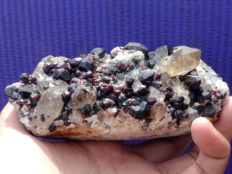 大晶体锰铝石榴石和茶色水晶烟晶共生矿物标本晶体宝石原石原矿,石榴石,水晶