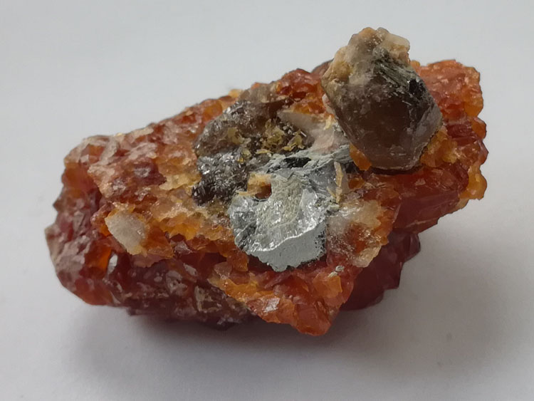 芬达石锰铝石榴石半包裹茶色水晶烟晶矿物标本晶体宝石原石原矿,石榴石,水晶