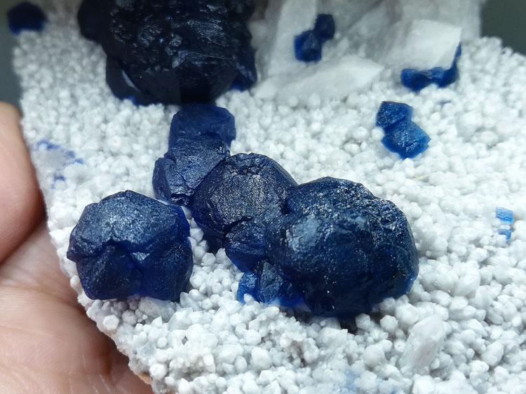 深蓝色萤石和乳白色石英矿共生矿物标本晶体宝石原石原矿,萤石,水晶