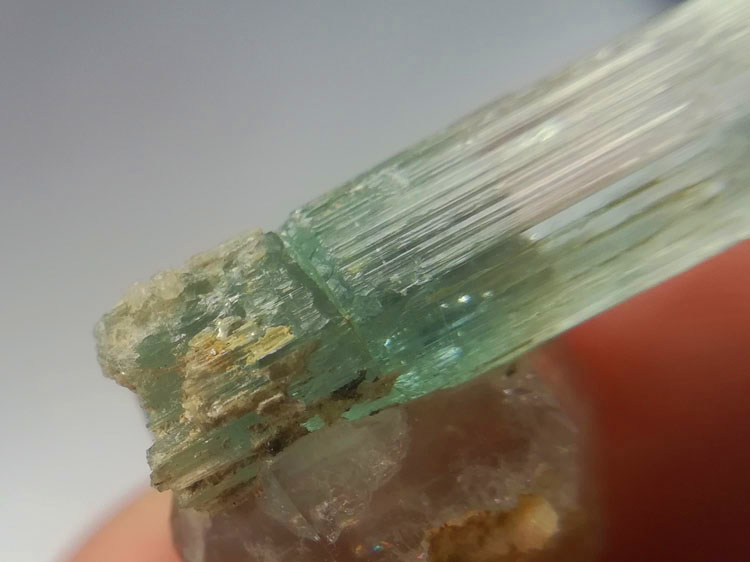 新出的海蓝宝石绿柱石和茶晶烟晶共生矿物标本晶体宝石原石原矿,海蓝宝石,水晶