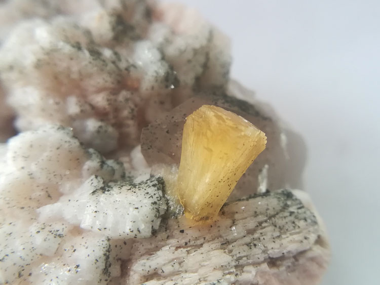 Stilbite and Smoky Quartz, Feldspar Symbiotic Mineral Specimens Crystal Gemstone Raw Ore,Stilbite,Quartz,Feldspar