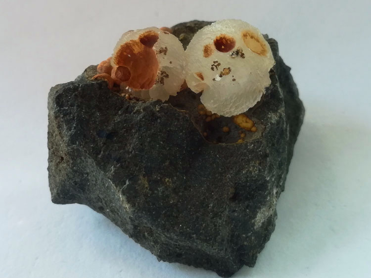 玄武岩里面的未知矿物球球矿矿物标本晶体原石原矿石观赏石奇石,