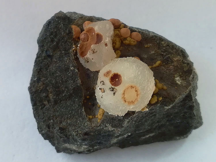 玄武岩里面的未知矿物球球矿矿物标本晶体原石原矿石观赏石奇石,