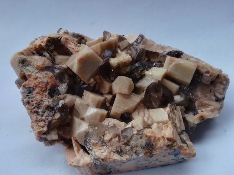 干净的长石双晶烟晶茶水晶云母共生矿物标本晶体宝石原石原矿石,长石,水晶