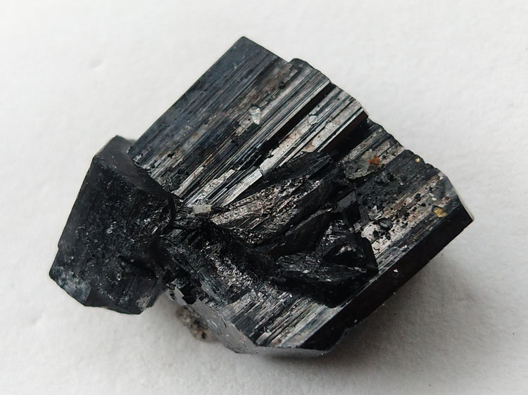 完整浮生硅铁灰石矿物标本晶体晶簇宝石原石原矿石精品摆件能量石,硅铁灰石