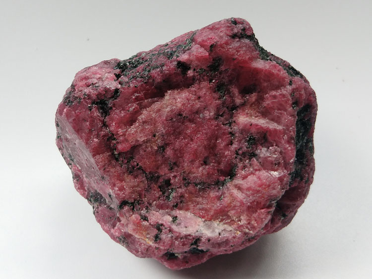 深红色红宝石红刚玉宝石宝玉石原石原矿原料矿物标本晶体,刚玉
