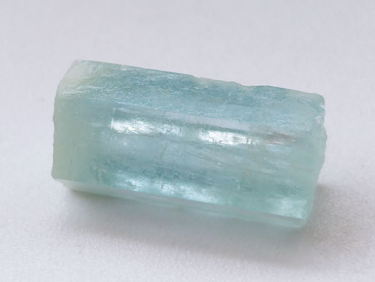 新疆海蓝宝石绿柱石矿物标本晶体晶簇天然宝石原石原矿石原料摆件,海蓝宝石