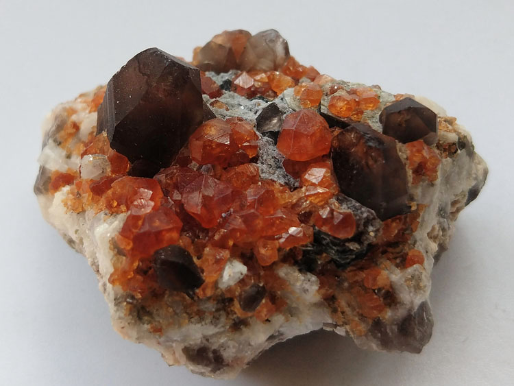 石榴石芬达石茶色水晶烟晶云母矿物标本晶体晶簇宝石原石原矿石,石榴石,水晶,云母,长石