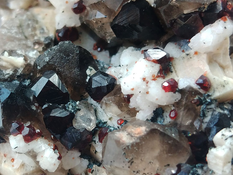 天然石榴石茶色水晶烟晶钠长石矿物标本晶体晶簇晶洞宝石原石原矿,石榴石,水晶,长石