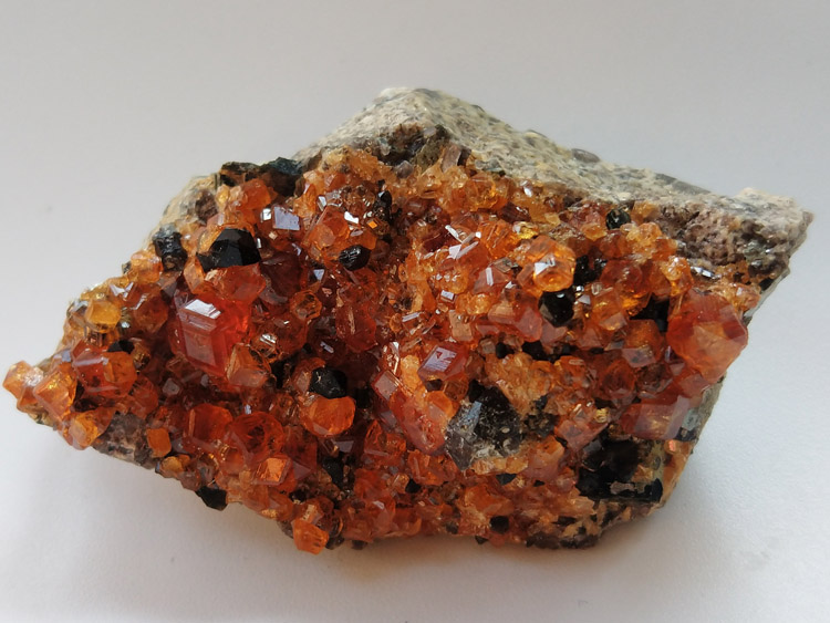 天然石榴石芬达石茶晶宝石原石原矿石原料矿物标本晶体晶簇晶洞,石榴石,水晶