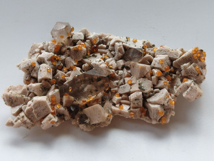 天然石榴石芬达石宝石原石原矿石长石茶晶烟晶矿物标本晶体晶簇,石榴石,水晶,长石