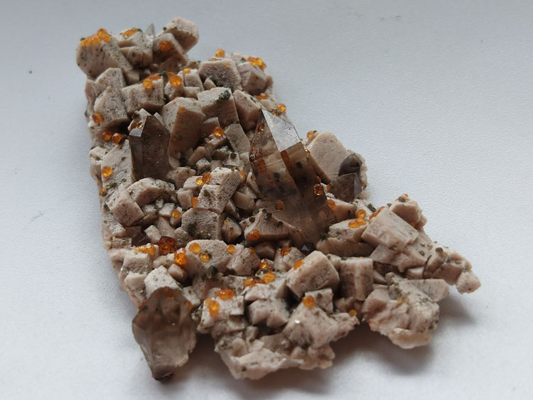天然石榴石芬达石宝石原石原矿石长石茶晶烟晶矿物标本晶体晶簇,石榴石,水晶,长石