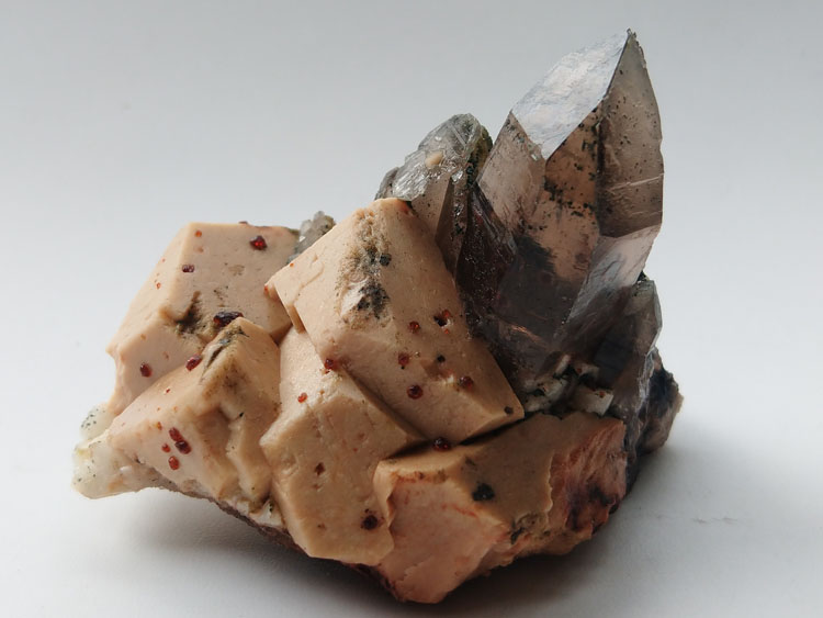 石榴石包裹体茶晶烟晶微斜长石钾长石宝石原石原矿石矿物标本晶体,石榴石,水晶,长石