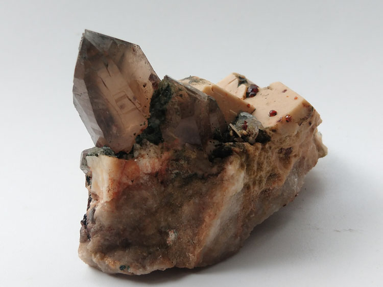 石榴石包裹体茶晶烟晶微斜长石钾长石宝石原石原矿石矿物标本晶体,石榴石,水晶,长石