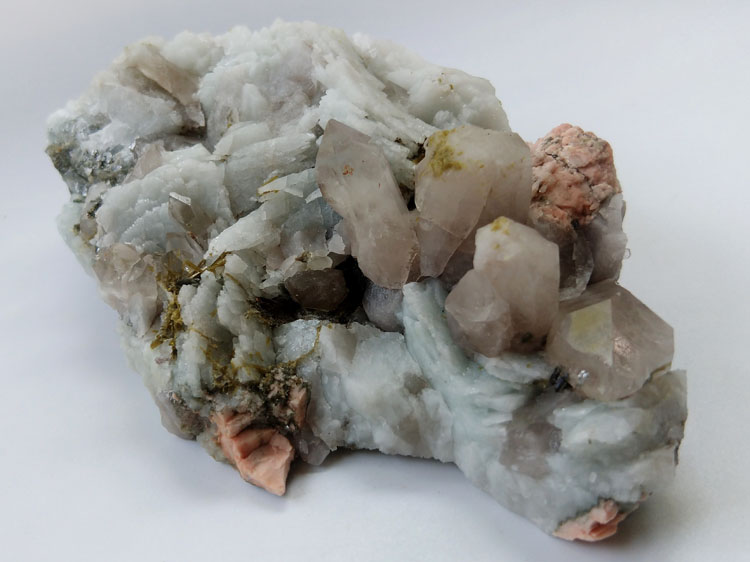 新出淡蓝色钠长石绿帘石水晶宝石原石原矿石矿物标本晶体晶簇晶洞,