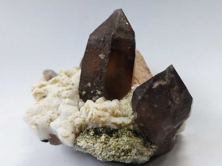 茶晶烟晶钠长石石榴石矿物标本晶体晶簇晶洞宝石原石原矿石能量,水晶,长石,石榴石
