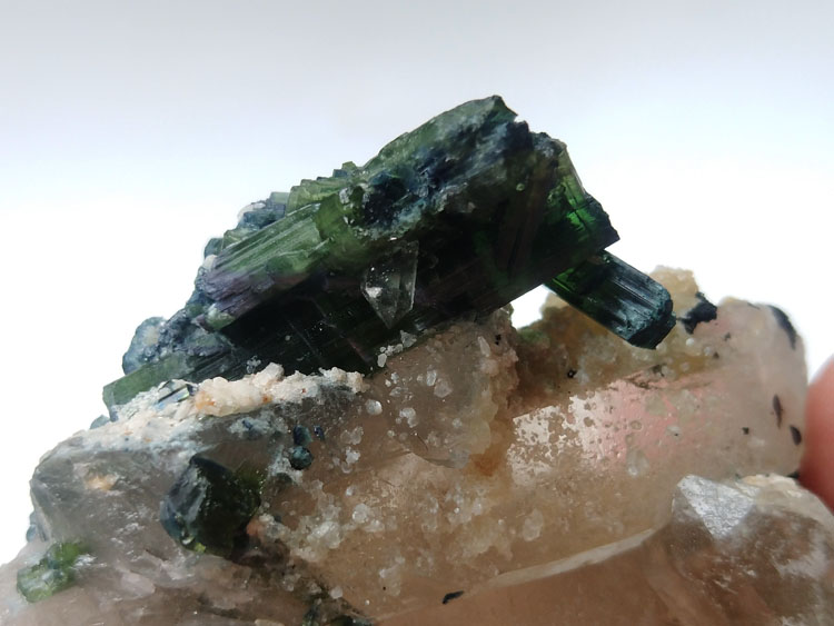 天然绿碧玺电气石茶晶烟晶宝石原石原矿矿物标本晶体晶簇晶洞能量,碧玺,水晶