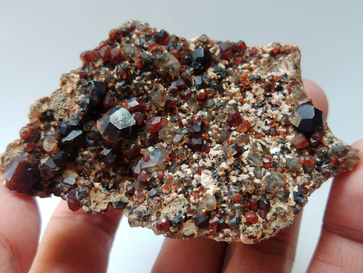 Garnet,Orthoclase Microcline Feldspar Mineral Specimens Mineral Crystals Gem Materials,Garnet,Feldspar