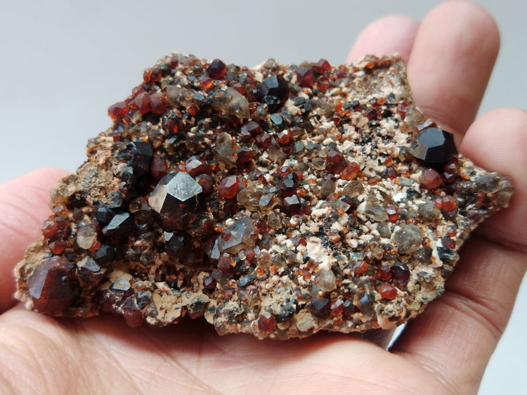 Garnet,Orthoclase Microcline Feldspar Mineral Specimens Mineral Crystals Gem Materials,Garnet,Feldspar