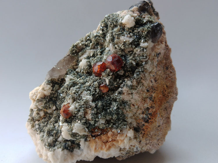 石榴石芬达石茶色水晶烟晶云母矿物标本晶体晶簇宝石原石原矿石,石榴石,水晶,云母,长石
