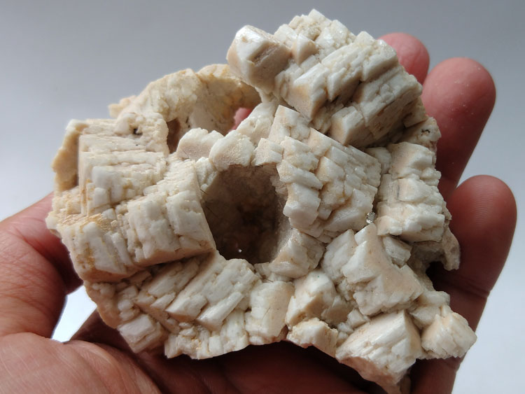 镂空两个六角洞的微斜长石矿物标本晶体晶簇晶洞宝石原石原矿石,长石