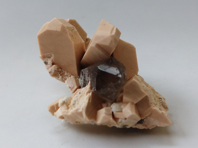 钾长石微斜长石正长石茶色水晶烟晶矿物标本晶体晶簇宝石原石原矿,长石,水晶