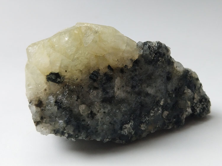 自釆托帕石黄玉宝石原石原矿石绿柱石矿物标本晶体晶簇晶洞能量石,黄玉