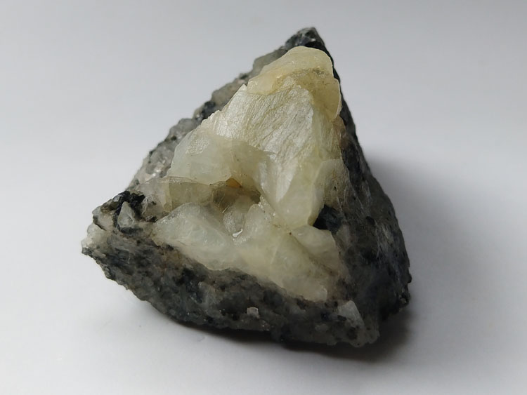 自釆托帕石黄玉宝石原石原矿石绿柱石矿物标本晶体晶簇晶洞能量石,黄玉