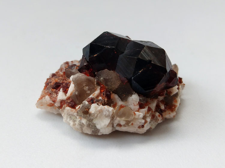 大晶体锰铝石榴石和茶色水晶烟晶钠长石共生矿物标本晶体宝石原石原矿,石榴石,水晶,长石