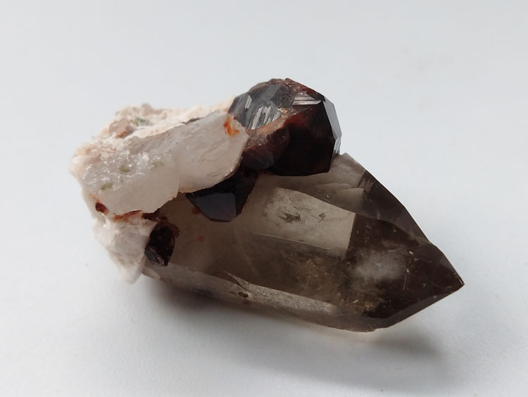天然石榴石茶晶烟晶宝石原石原矿石矿物标本晶体晶簇晶洞能量摆件,石榴石,水晶