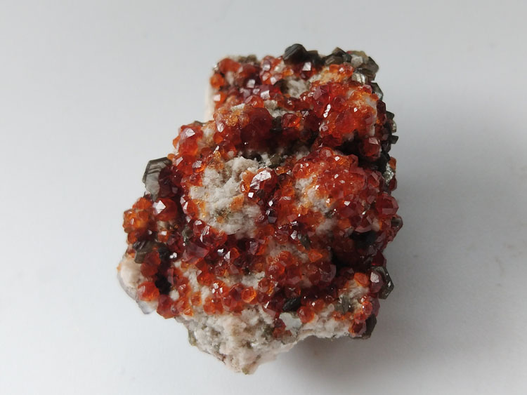 天然宝石石榴石长石原石原矿石能量矿物标本晶体晶簇晶洞,石榴石,长石
