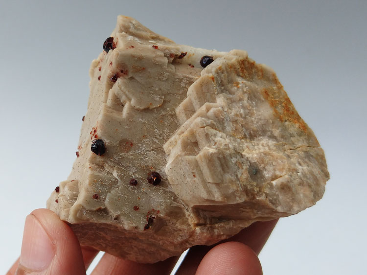 微斜长石天然石榴石共生宝石原石原矿矿物标本晶体晶簇晶洞,石榴石,长石