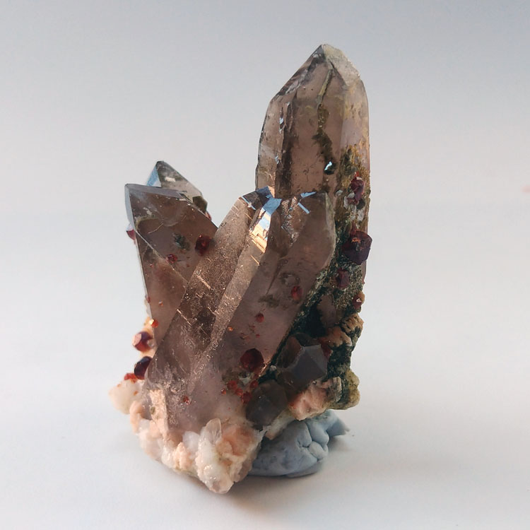 天然石榴石茶晶烟晶长石共生宝石原石原矿石矿物标本晶体晶簇晶洞,石榴石,水晶,长石